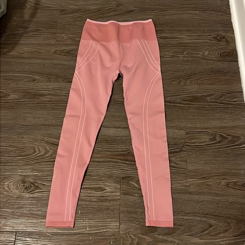 BRAND NEW FABLETICS leggings in pink full length